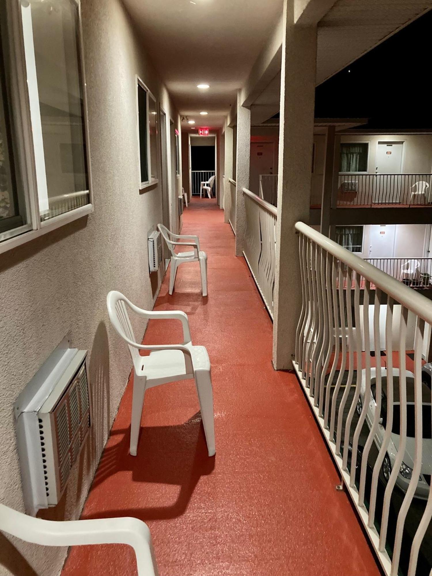 Motel 99 Grand Forks Eksteriør billede